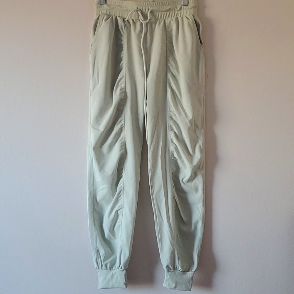 lululemon yoga pants